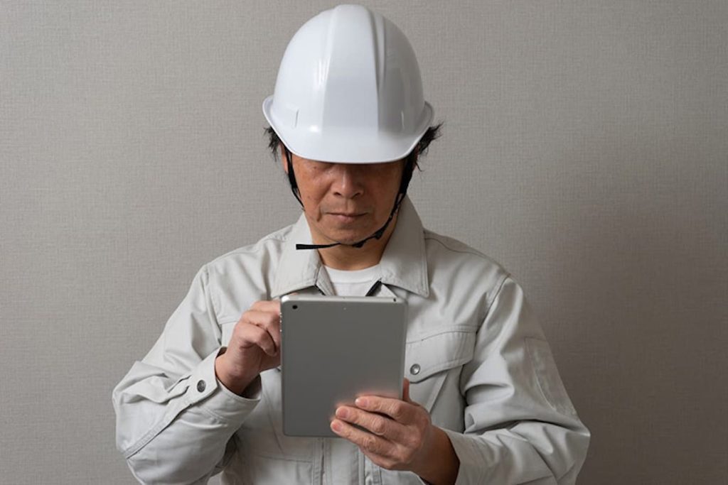 建設キャリアアップシステムを利用する作業員