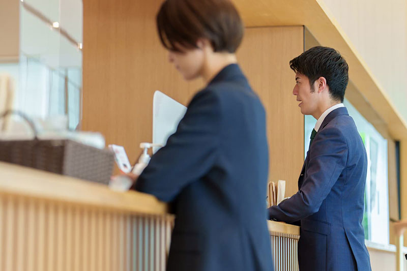 建設業許可の更新を申請している社員
